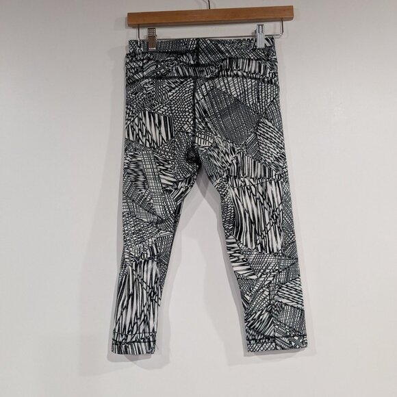 Under Armour Heat Gear Printed Cropped Leggings Black White Size Small - Picture 4 of 4